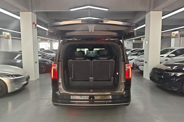 Used Zeekr 009 2022 WE Edition Trunk