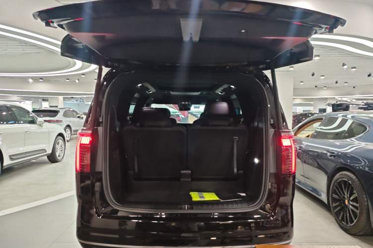 Used Zeekr 009 2022 WE Edition Trunk