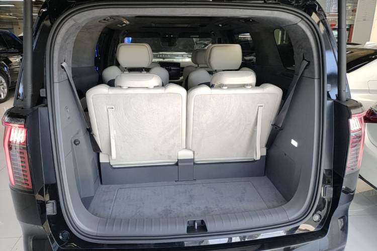 Used Zeekr 009 2022 WE Edition Trunk
