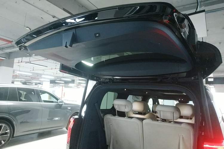 Used Zeekr 009 2022 WE Edition Trunk
