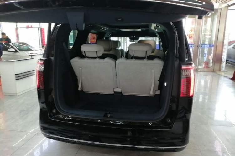 Used Zeekr 009 2022 Revised Model ME Edition Trunk
