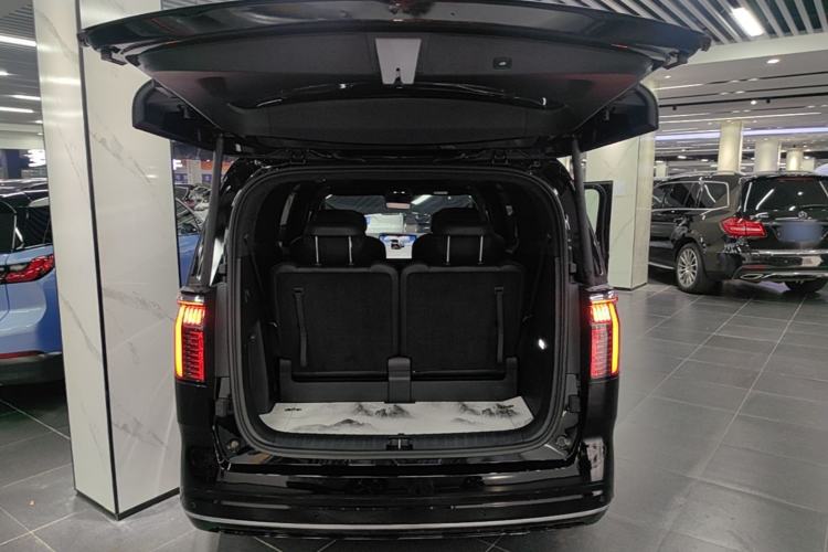 Used Zeekr 009 2022 WE Edition Trunk