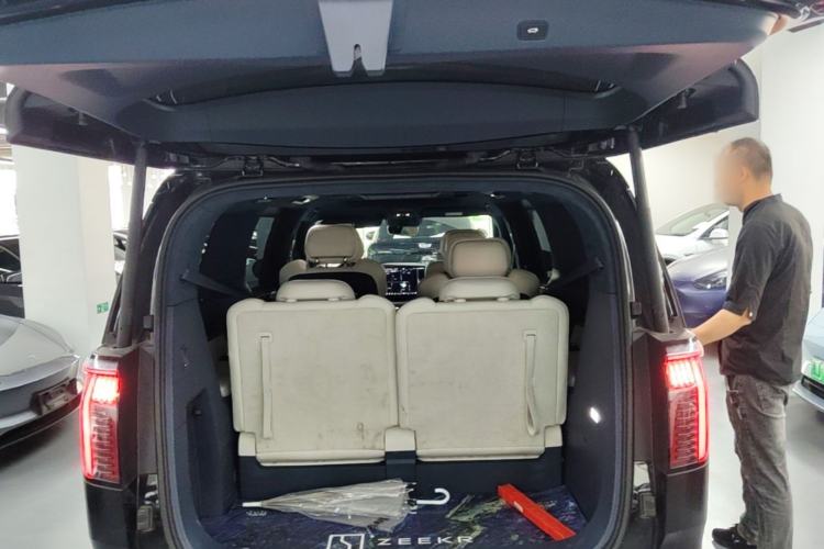 Used Zeekr 009 2022 WE Edition Trunk