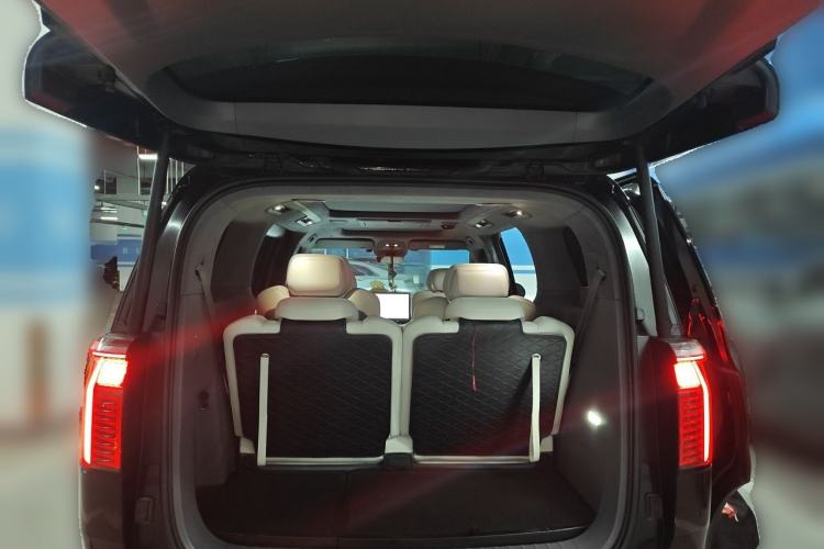 Used Zeekr 009 2022 ME Edition Trunk