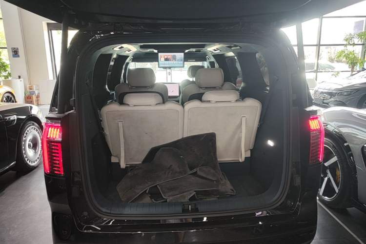 Used Zeekr 009 2022 WE Edition Trunk