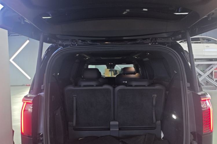 Used Zeekr 009 2022 WE Edition Trunk
