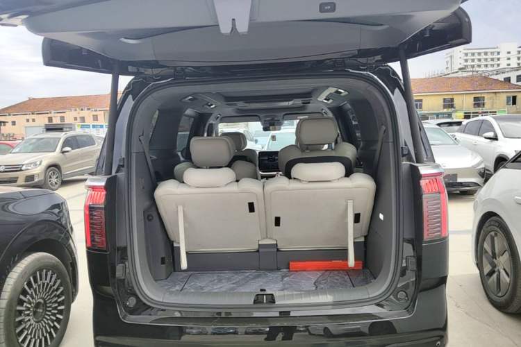 Used Zeekr 009 2022 WE Edition Trunk