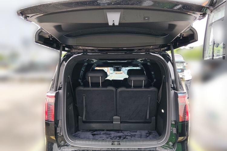 Used Zeekr 009 2022 WE Edition Trunk