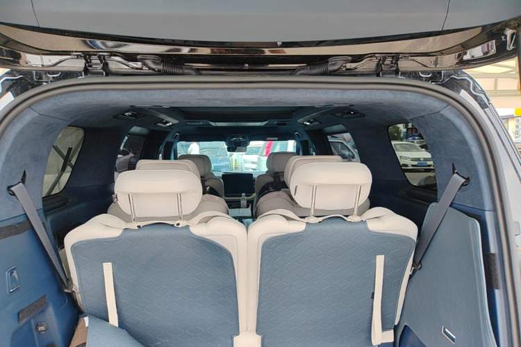 Used Zeekr 009 2022 WE Edition Trunk