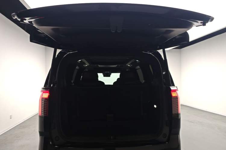 Used Zeekr 009 2022 WE Edition Trunk