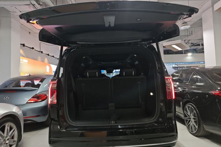 Used Zeekr 009 2022 WE Edition Trunk