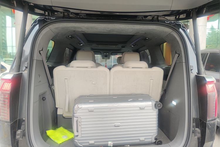 Used Zeekr 009 2022 WE Edition Trunk