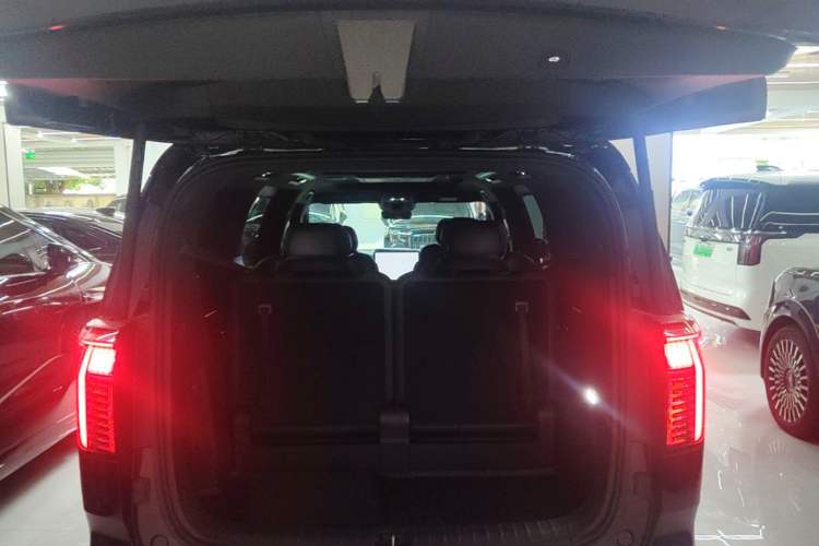 Used Zeekr 009 2022 WE Edition Trunk