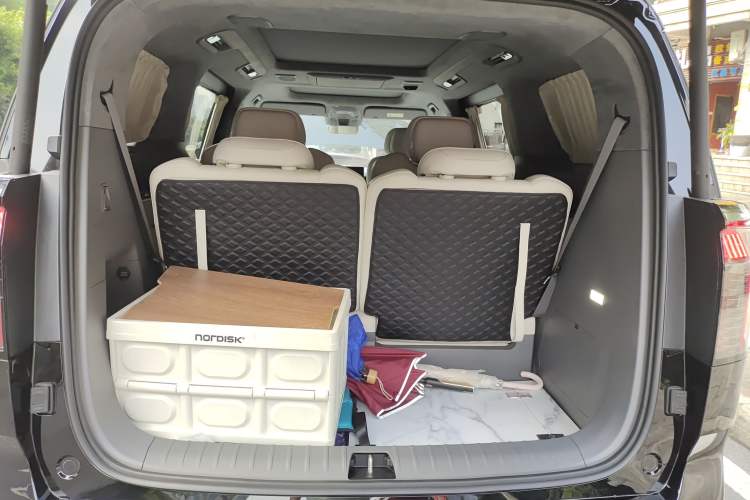 Used Zeekr 009 2022 WE Edition Trunk