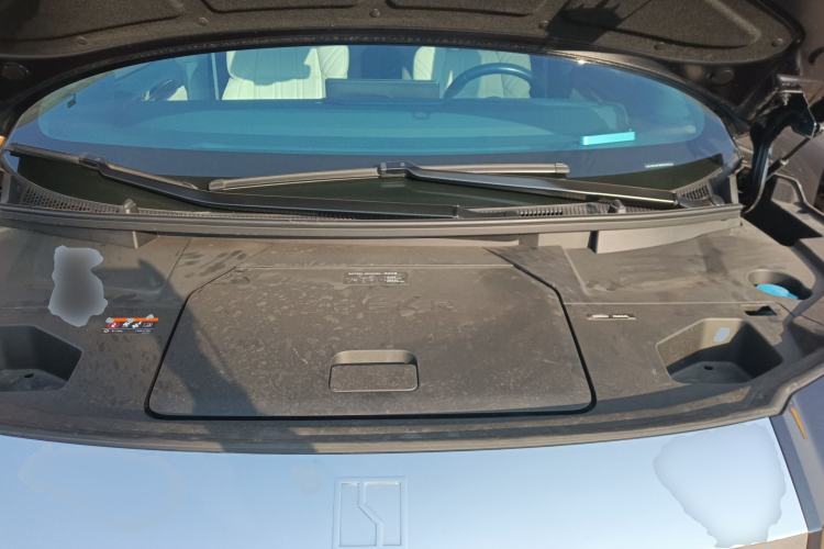 Used Zeekr 009 2022 WE Edition Engine Bay