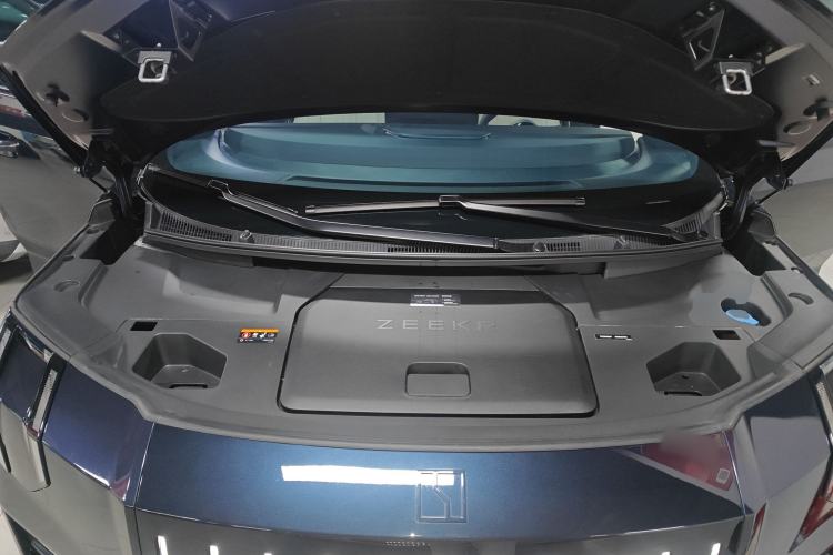 Used Zeekr 009 2022 WE Edition Engine Bay