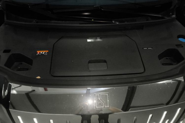 Used Zeekr 009 2022 WE Edition Engine Bay