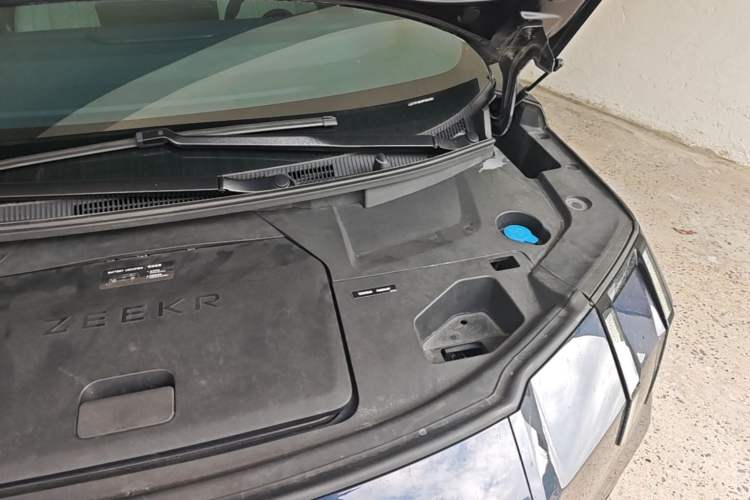 Used Zeekr 009 2022 ME Edition Engine Bay Left