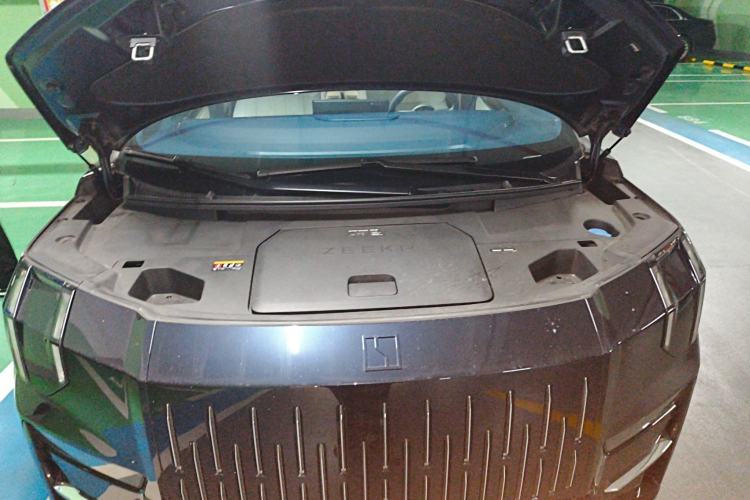 Used Zeekr 009 2022 WE Edition Engine Bay
