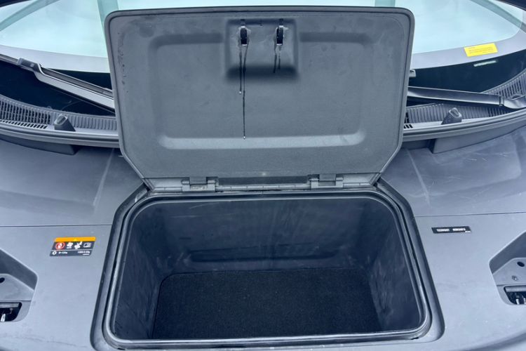 Used Zeekr 009 2022 WE Edition Engine Bay