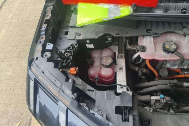 Used Zeekr 009 2022 WE Edition Engine Bay Right