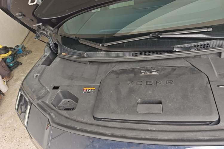 Used Zeekr 009 2022 ME Edition Engine Bay Right