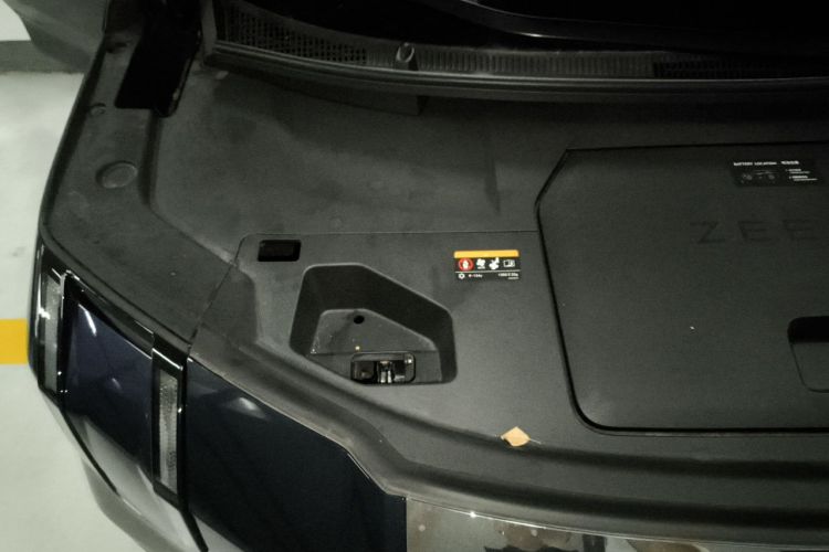 Used Zeekr 009 2022 WE Edition Engine Bay Right