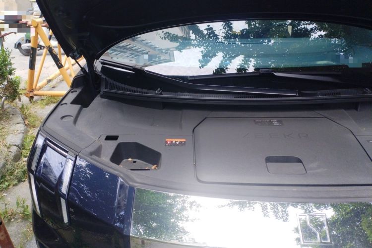 Used Zeekr 009 2022 WE Edition Engine Bay Right