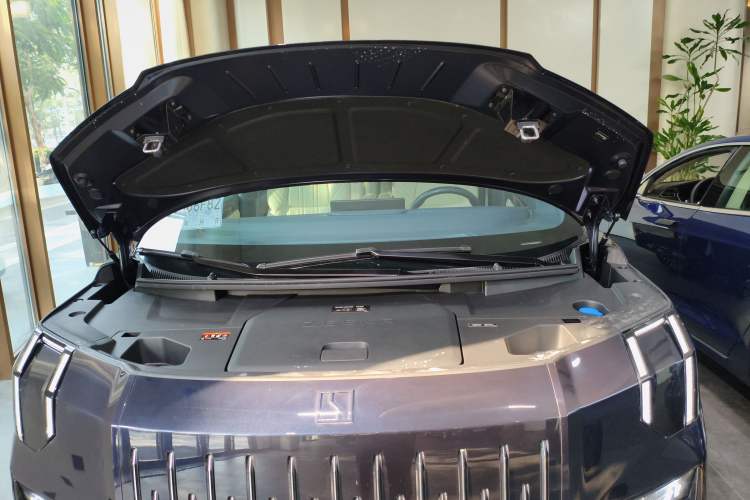 Used Zeekr 009 2022 Revised WE Version Engine Bay
