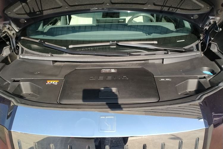 Used Zeekr 009 2022 WE Edition Engine Bay