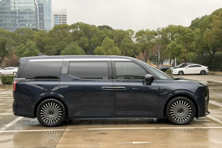 Used Zeekr 009 2022 WE Edition Exterior 4