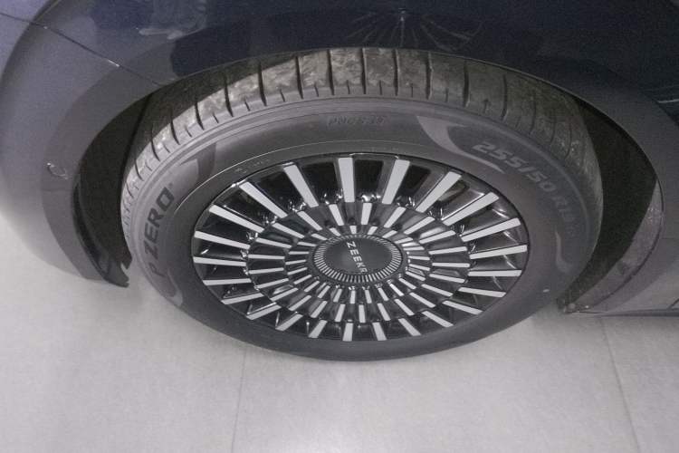 Used Zeekr 009 2022 WE Edition Exterior 7