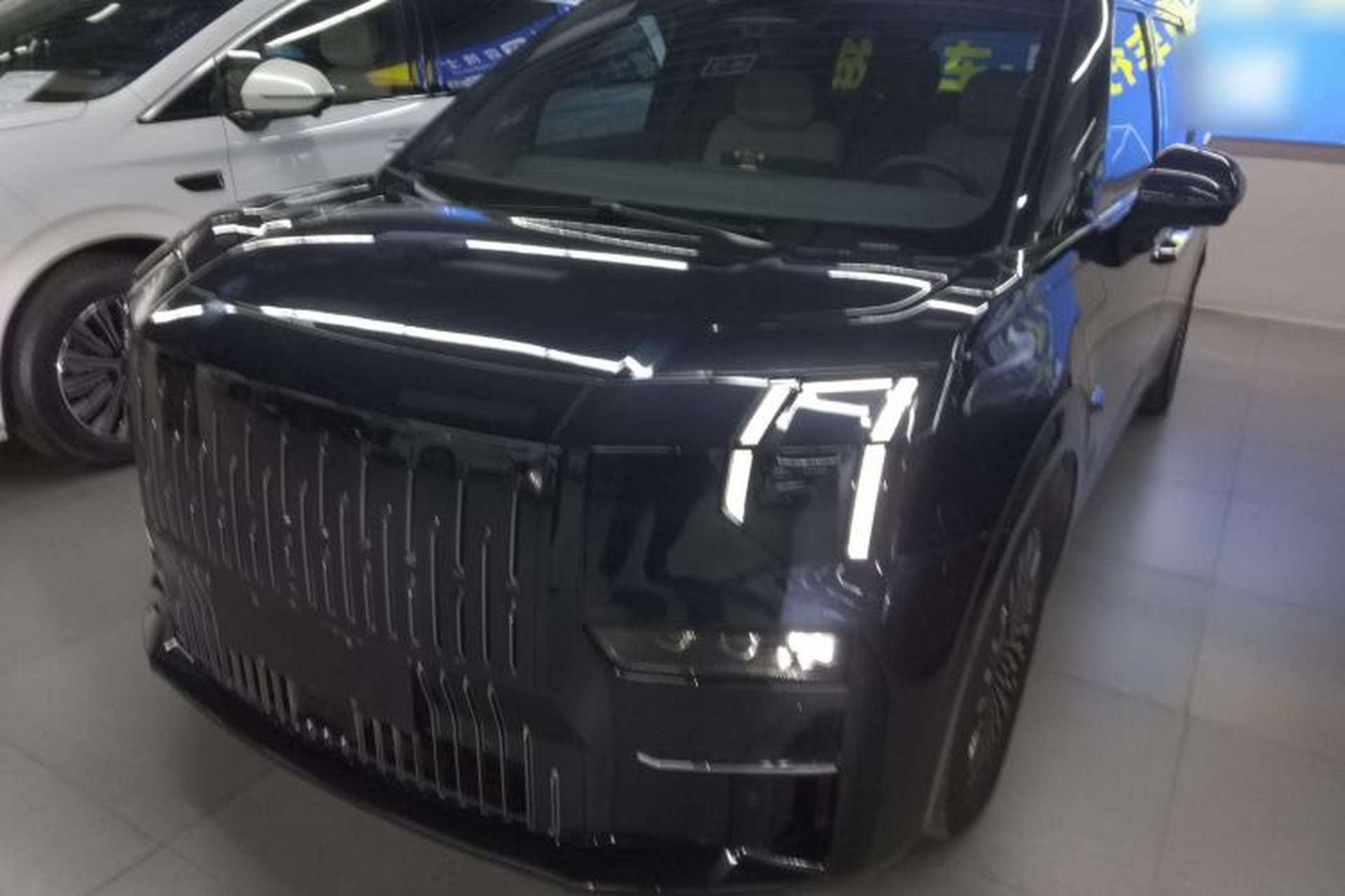 Used Zeekr 009 2022 WE Edition Front Left 45 Deg