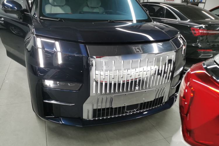 Used Zeekr 009 2022 WE Edition Front