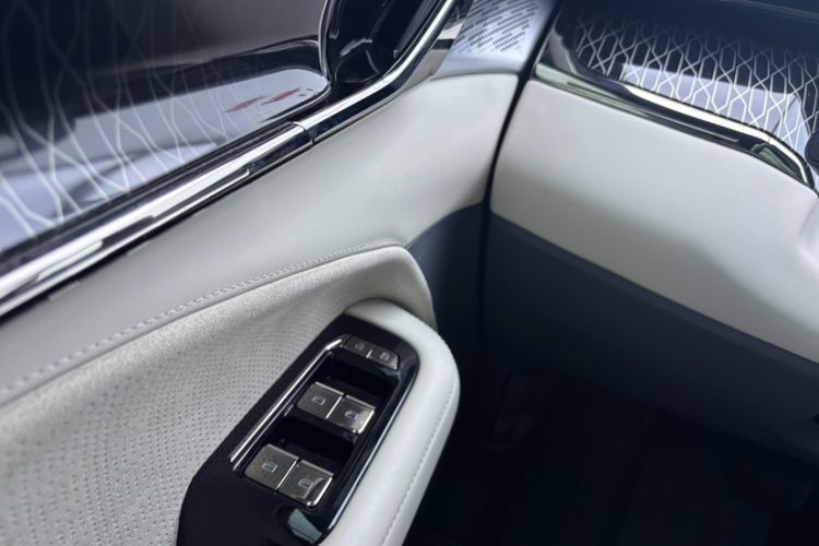 Used Zeekr 009 2022 WE Edition Interior 10