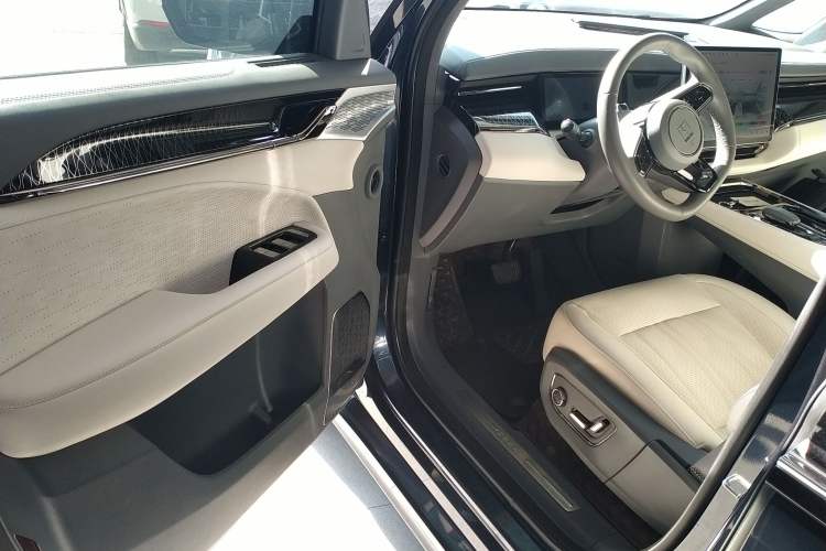 Used Zeekr 009 2022 WE Edition Interior 3