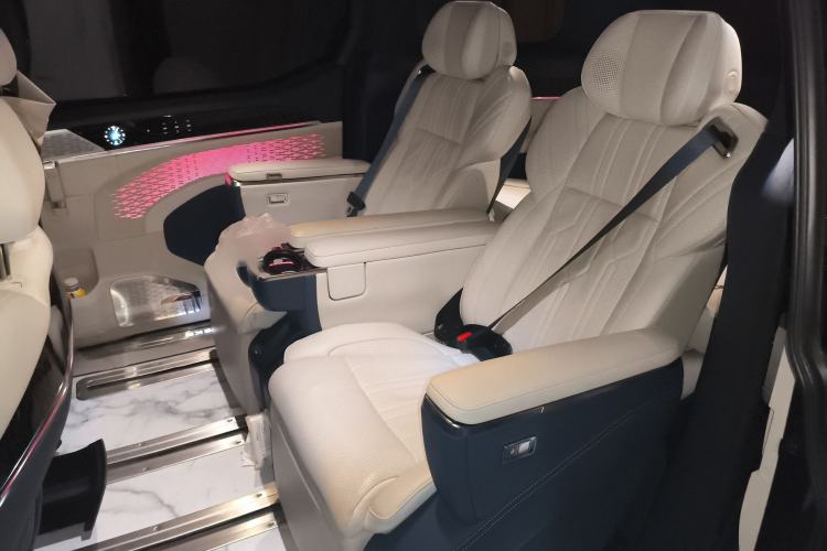 Used Zeekr 009 2022 WE Edition Interior 4