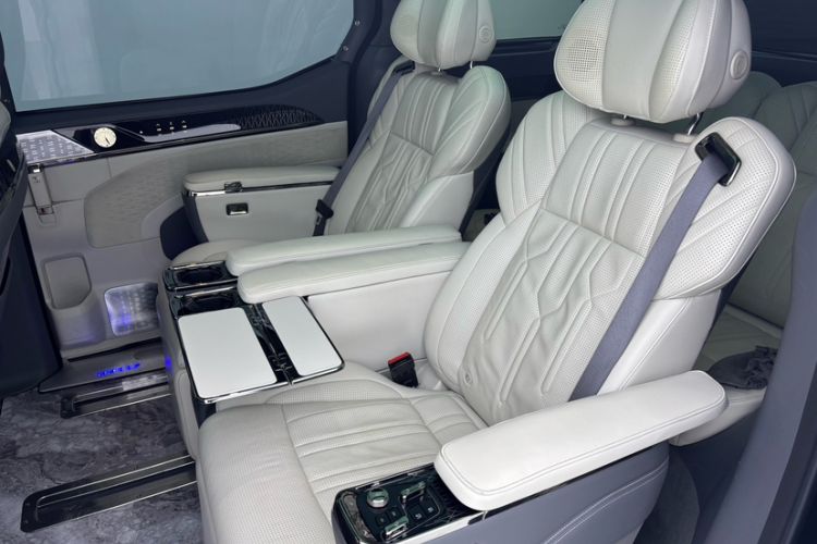 Used Zeekr 009 2022 WE Edition Interior 4