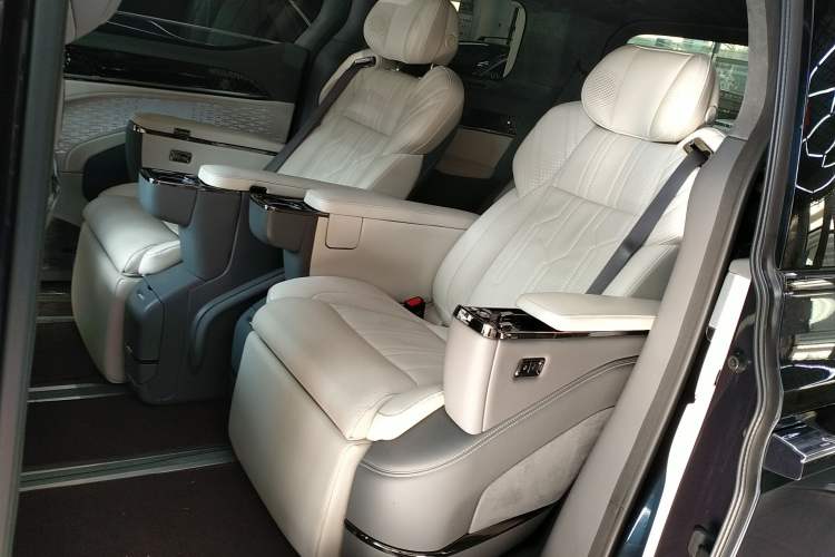 Used Zeekr 009 2022 WE Edition Interior 4