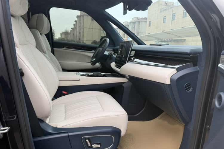 Used Zeekr 009 2022 WE Edition Interior 5
