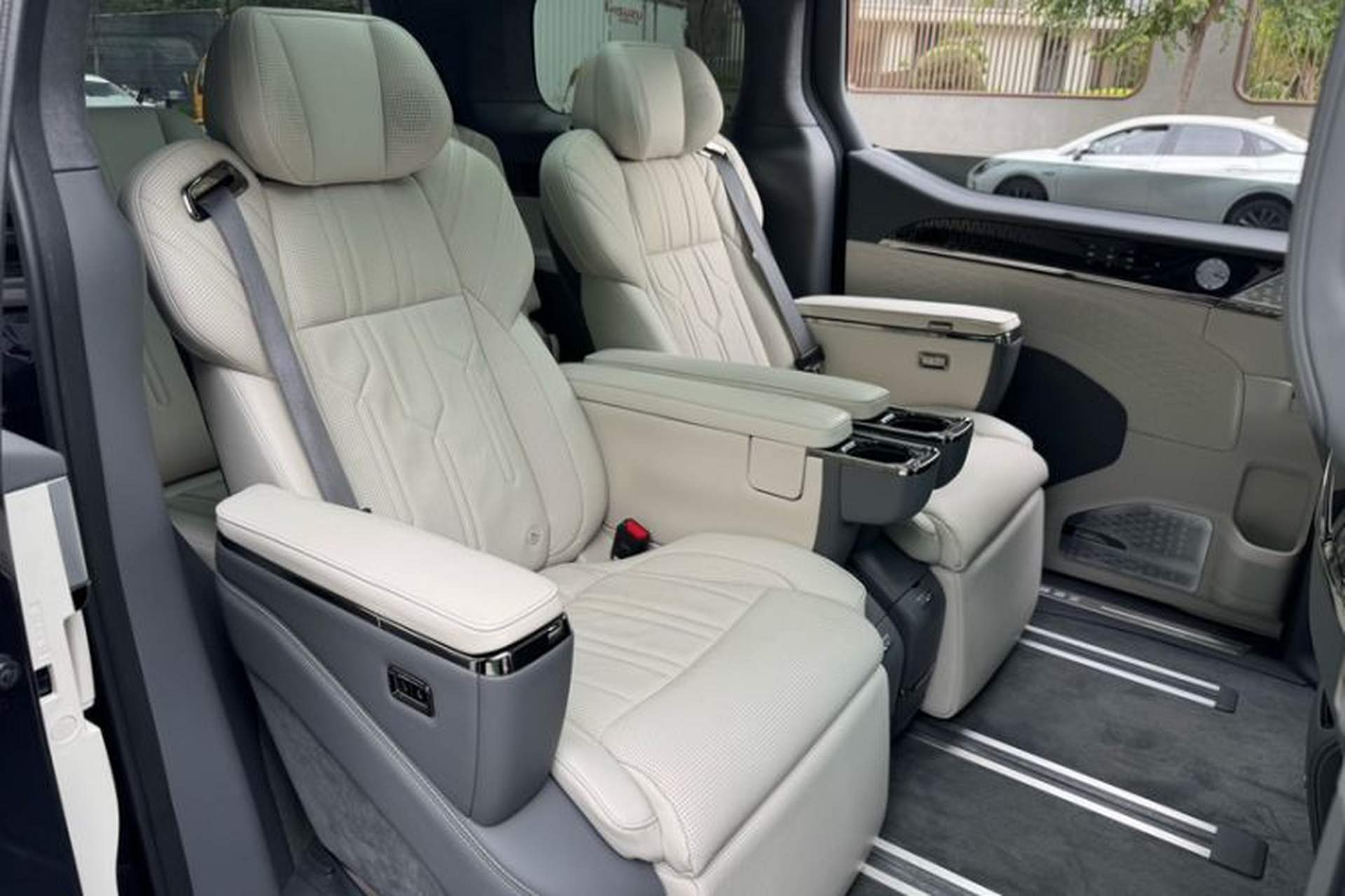 Used Zeekr 009 2022 WE Edition Interior 5