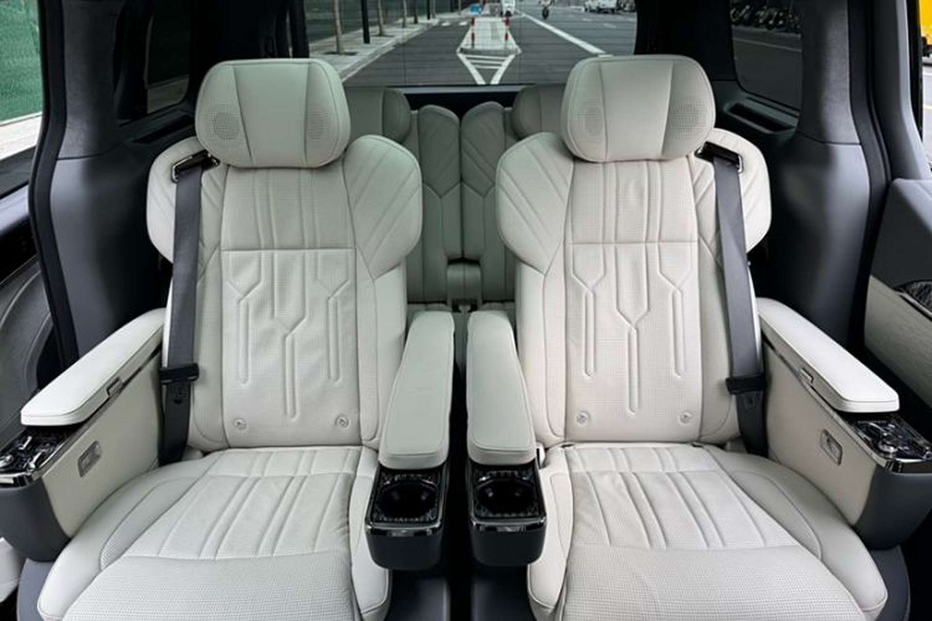 Used Zeekr 009 2022 WE Edition Interior 7