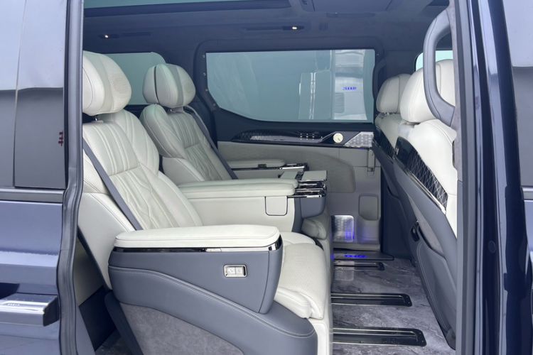 Used Zeekr 009 2022 WE Edition Interior 7