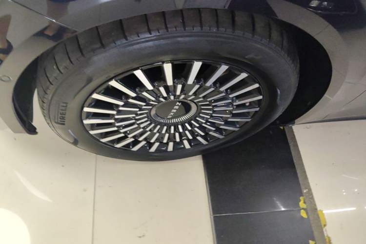 Used Zeekr 009 2022 WE Edition Left Front Wheel Hub