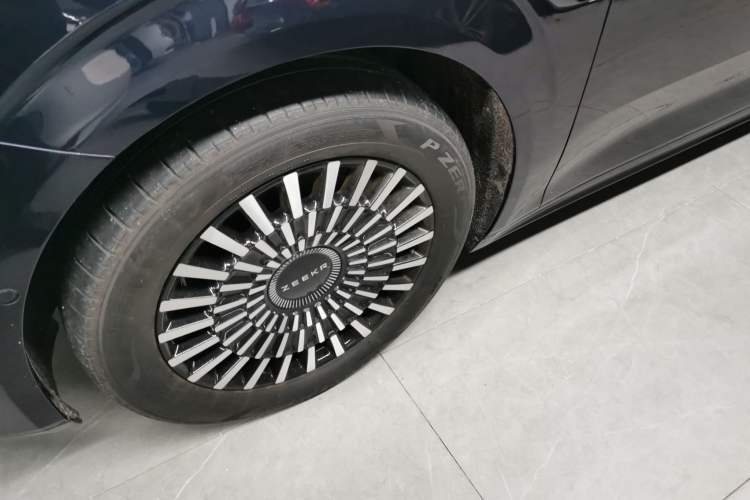 Used Zeekr 009 2022 WE Edition Left Front Wheel Hub