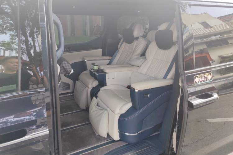 Used Zeekr 009 2022 WE Edition Left Rear Seat
