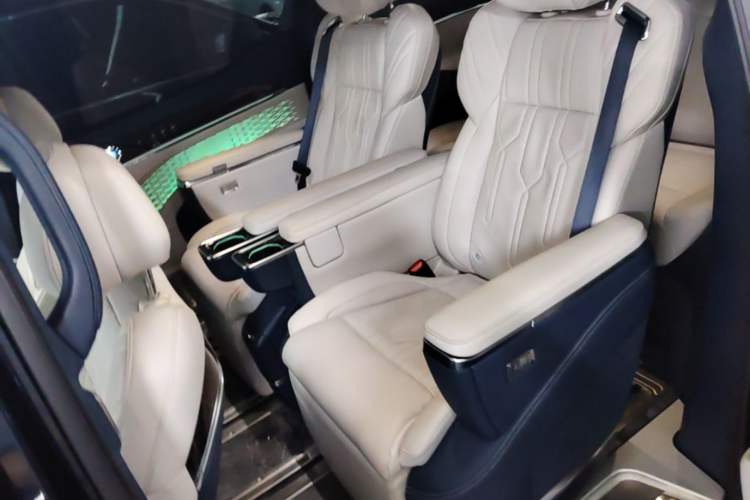 Used Zeekr 009 2022 WE Edition Left Rear Seat