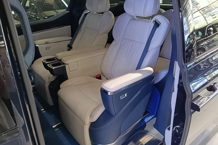 Used Zeekr 009 2022 WE Edition Left Rear Seat