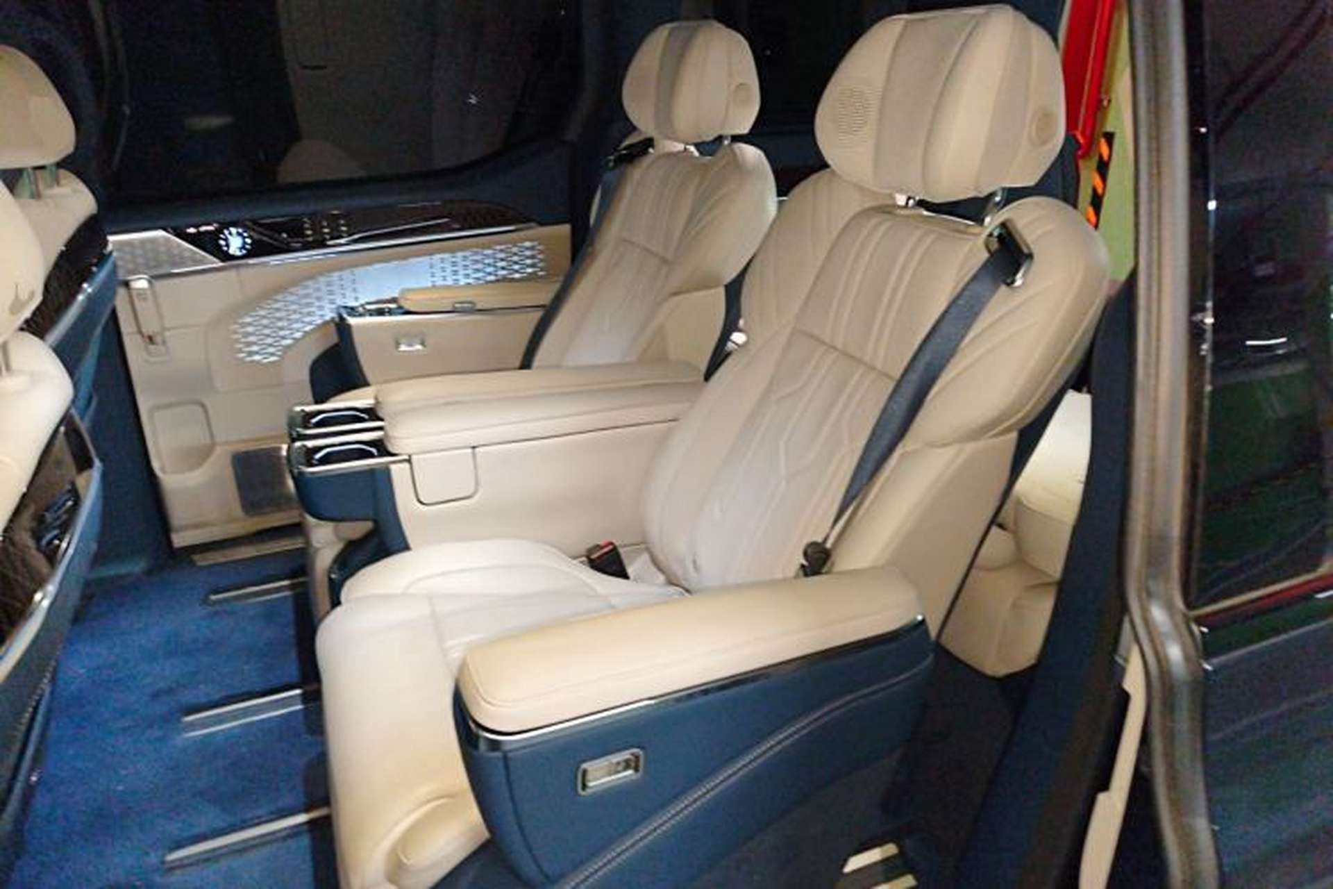 Used Zeekr 009 2022 WE Edition Left Rear Seat