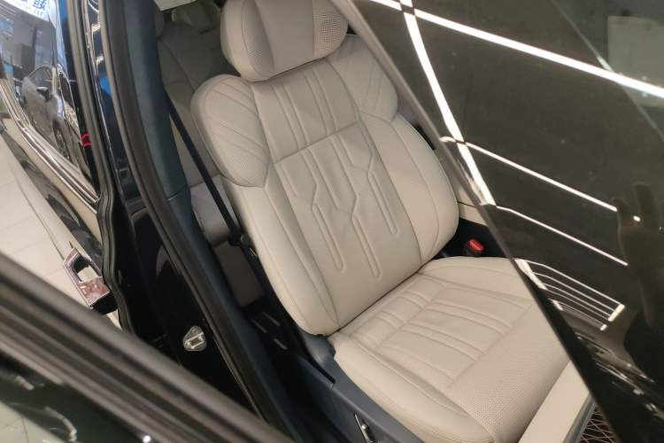 Used Zeekr 009 2022 Revised WE Version Right Front Seat